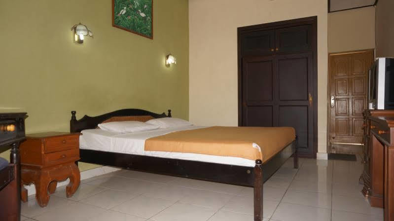 Hotel Oyo 2122 Puri Sanur Esterno foto